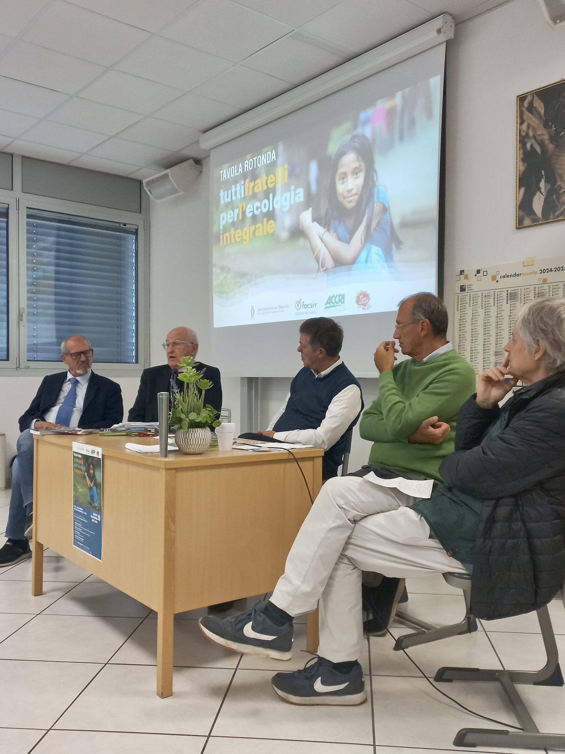 Tavola Rotonda Surfista In Plastica Arancione, Ruote Girevoli 360° Per Bambini